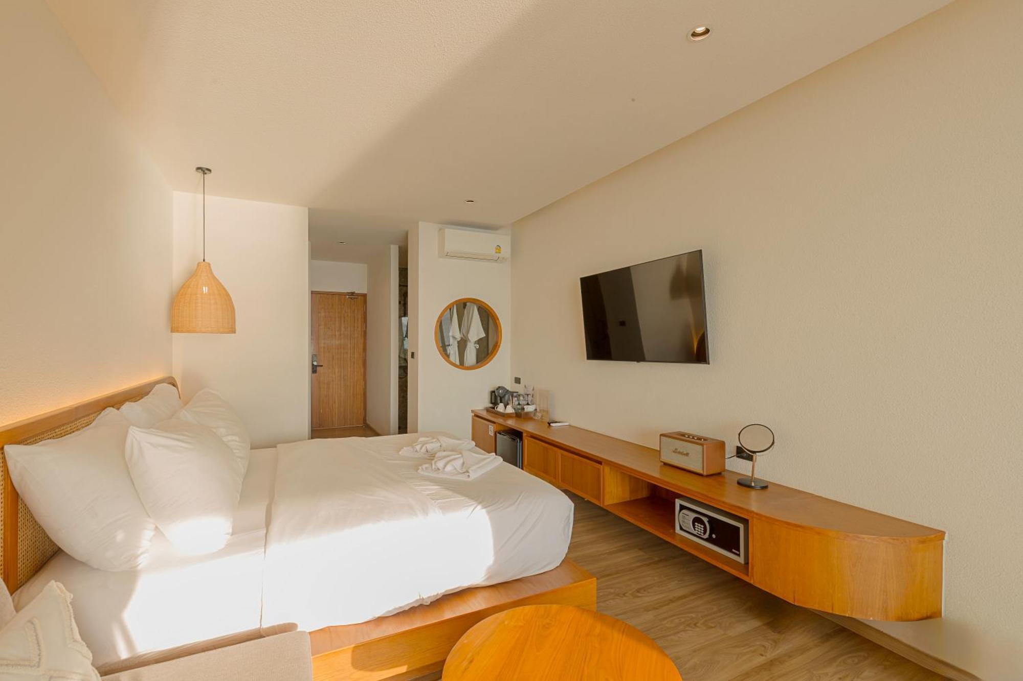 Tasana Bar And Luxury Resort Ko Lan Exterior foto