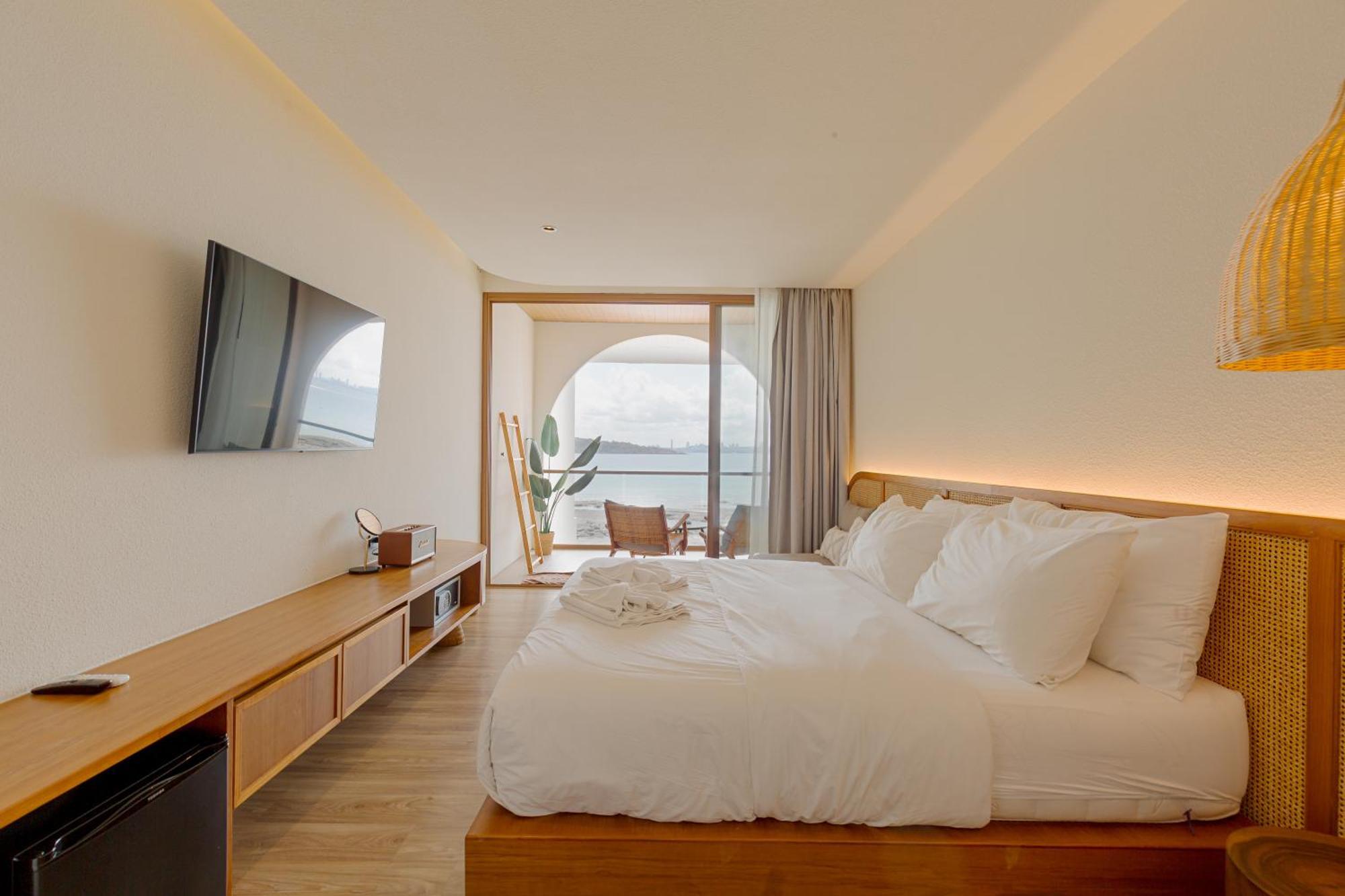 Tasana Bar And Luxury Resort Ko Lan Exterior foto